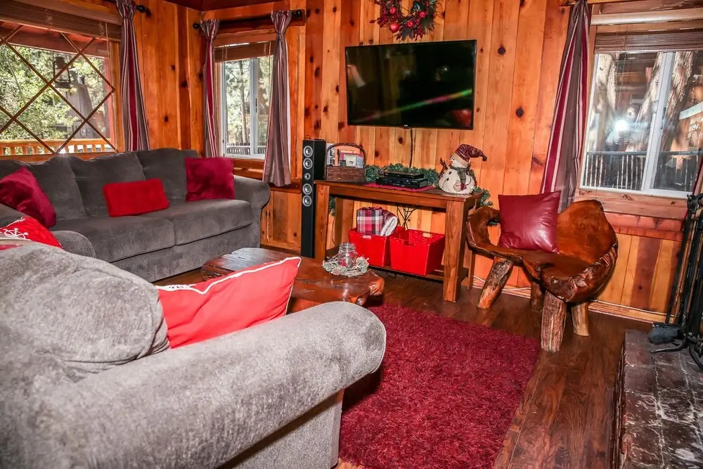 Little Bear Hug - 1 Br home by RedAwning