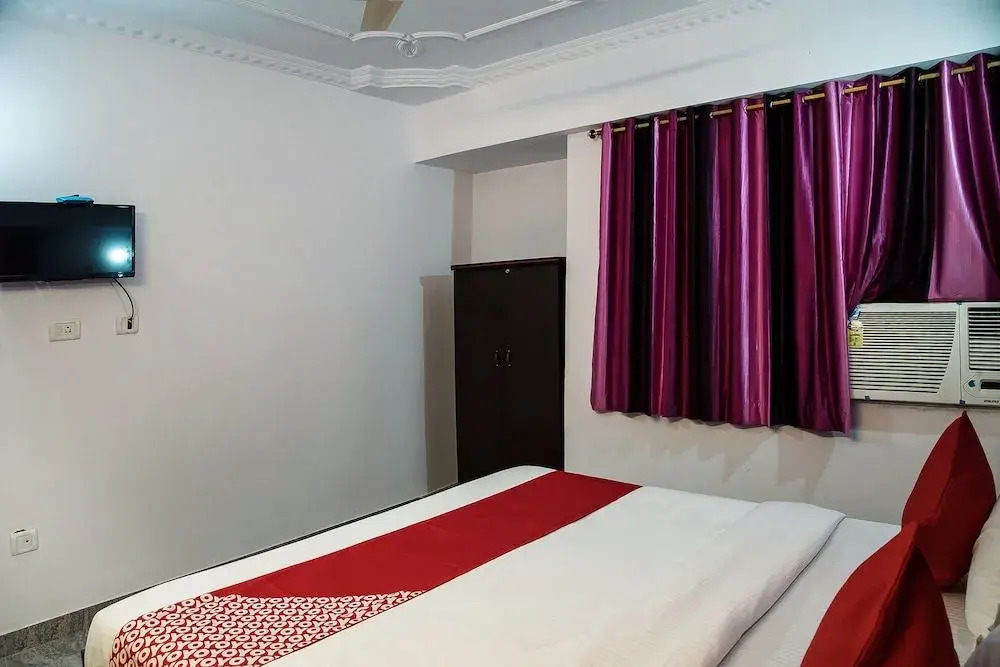 OYO 16360 Green Homes