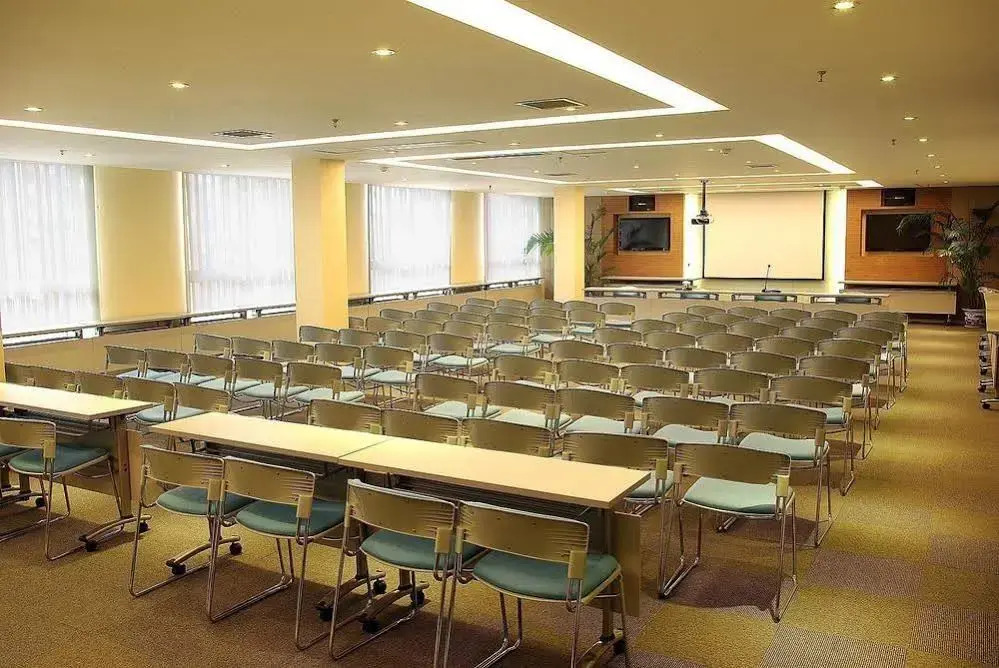 Yijin Business Hotel