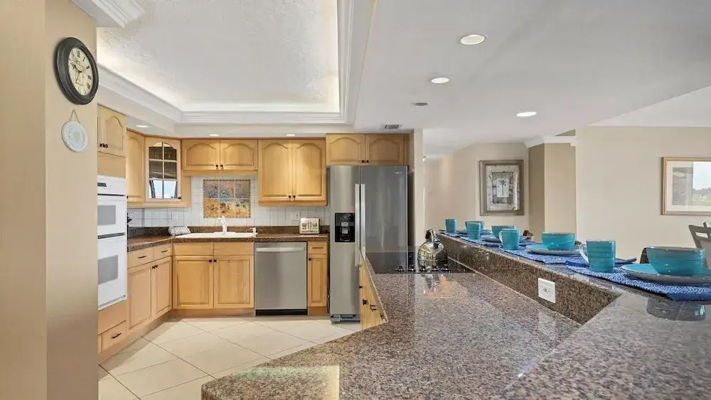 Anchorage Resort 3 Bedroom Luxury Condo w Balcony, Pool Table, Near Beach 0891
