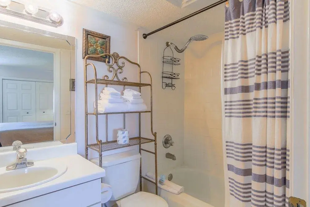 Gulf Shore Condo #104 - 2 Br condo by RedAwning