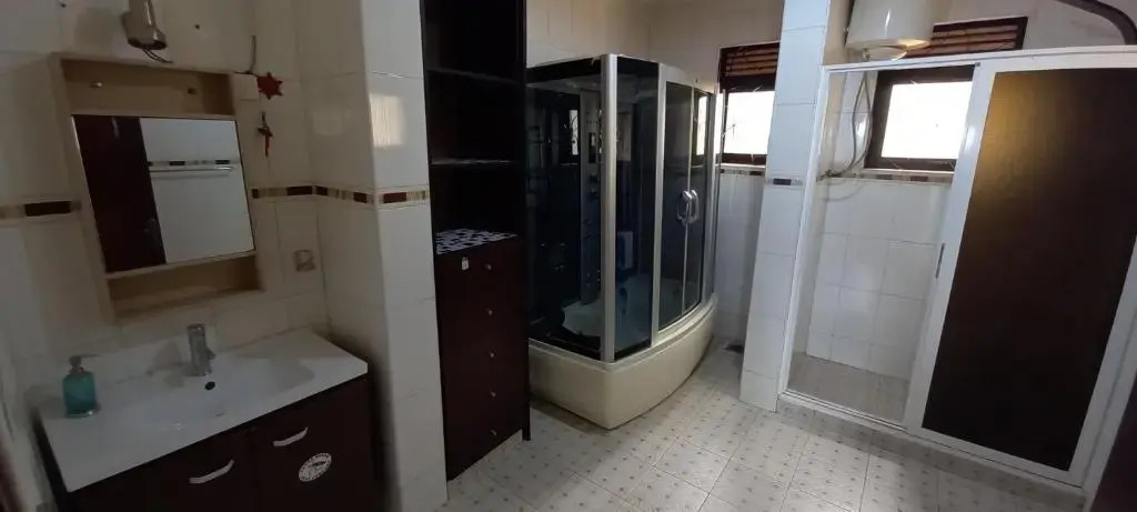 4 Bedroom Lake View House in Buziga