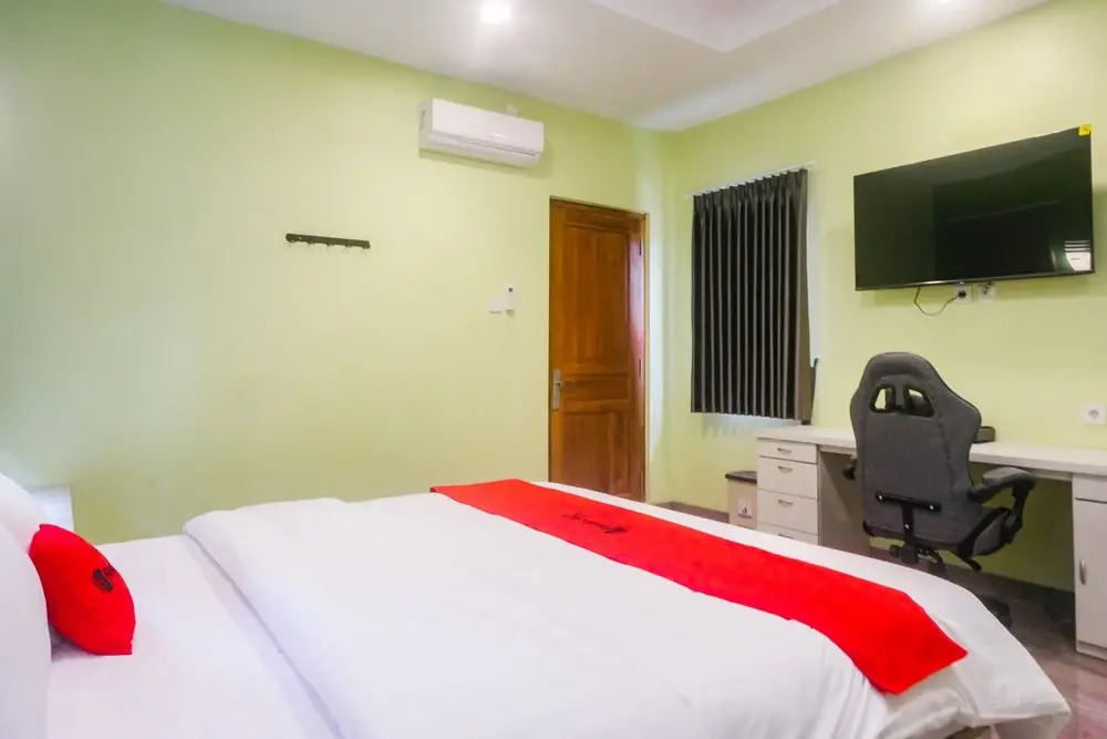 RedDoorz at Griya Athaya Maguwoharjo Yogyakarta