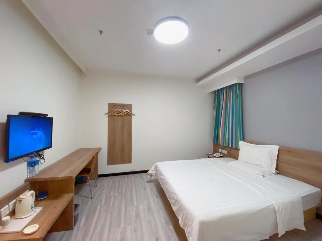 7Days Inn Chain Hotel (Guangzhou Baoye Road Shayuan Subway Station)
