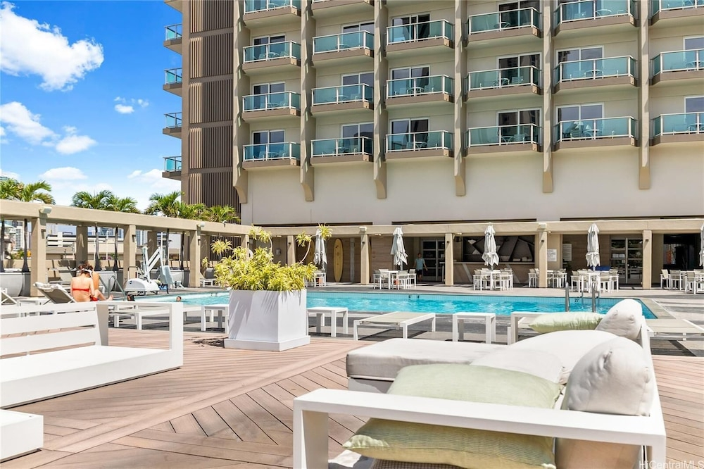 Stunning Ala Moana 2501