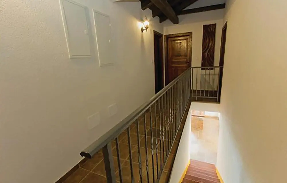 Beautiful Home in Icici With Wifi, 5 Bedrooms and Outdoor Swimming Pool