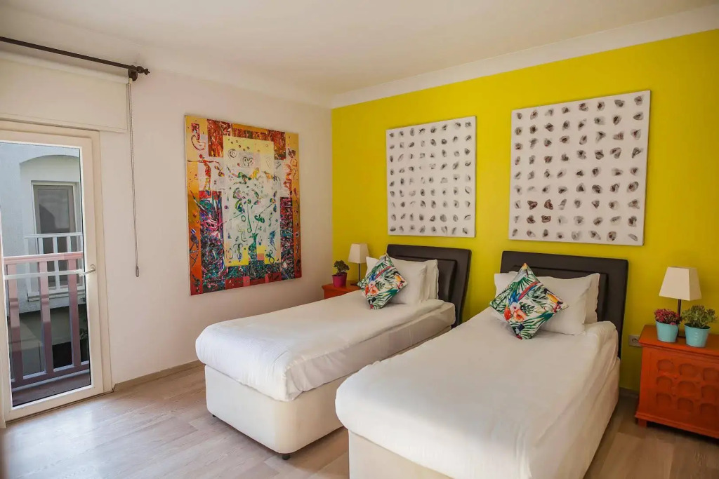 La Casa Novi Boutique & Beach Club