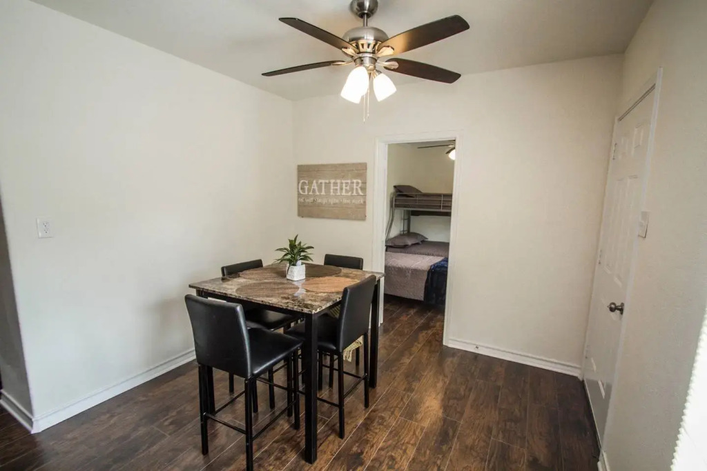 Cozy Remodeled 2br/2ba Near Downtown Sleeps 8