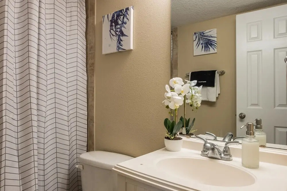 Sunny Apartments near Beach by Frontdesk