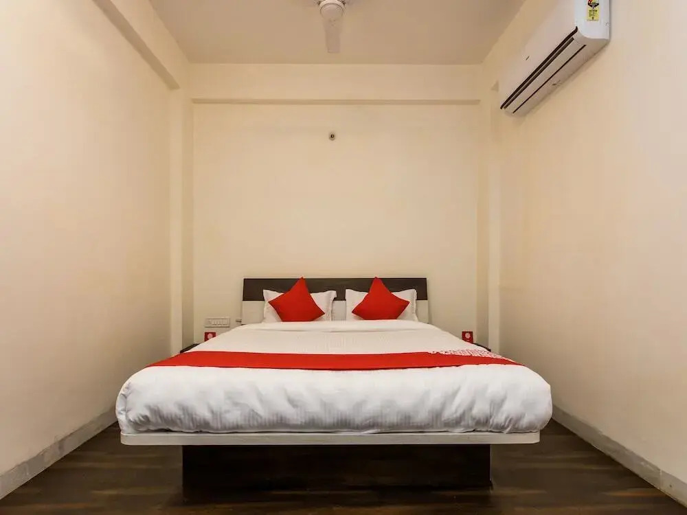 Hotel Emerald Park By OYO Rooms