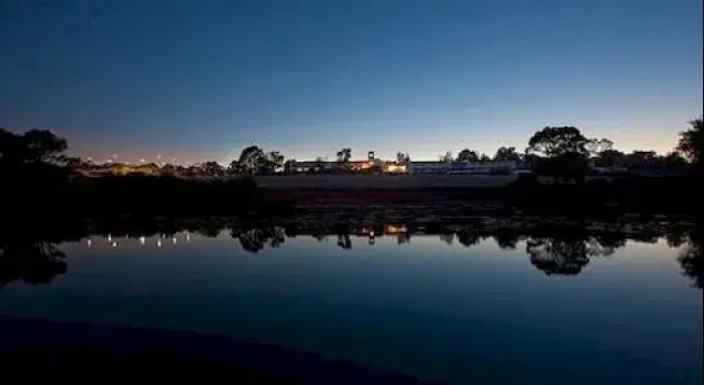 Deakin Management Centre