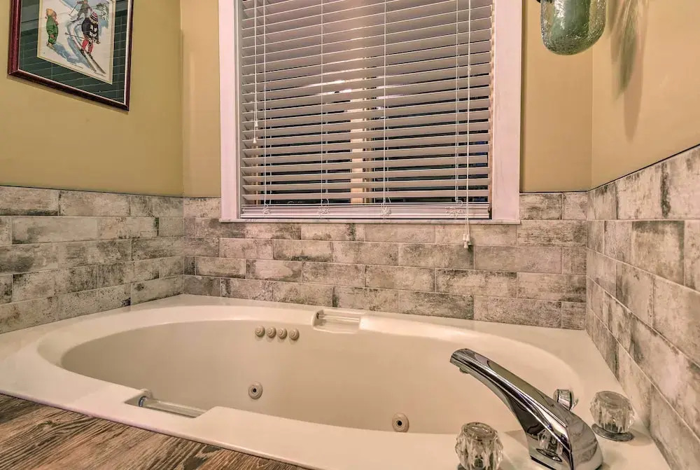 Cozy Home w/ Sauna: Mins to Stowe Mountain Resort