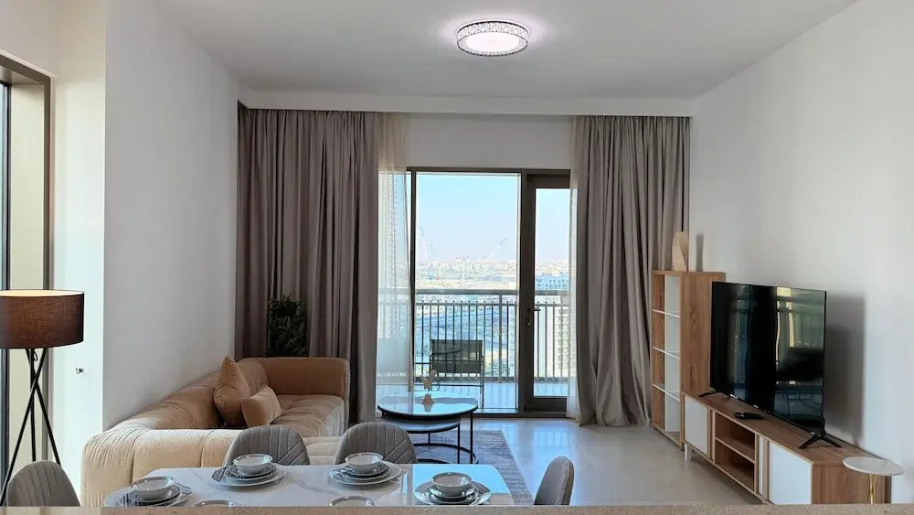 Dancenter Premium 2 Bedroom at Creek Horizon