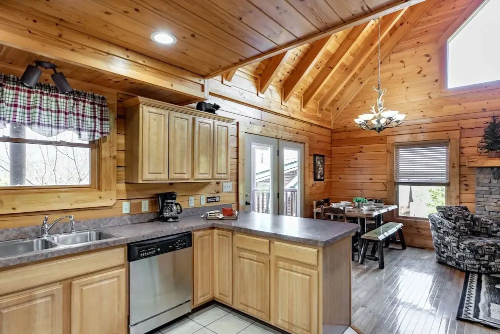 SmokyStays 5 Bedroom Cabin