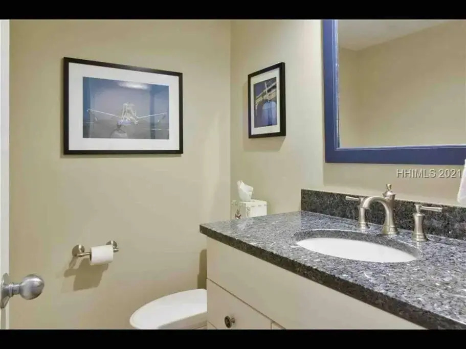 In the Heart of Harbour Town 2BR 2BA Pool Access Close to Beach