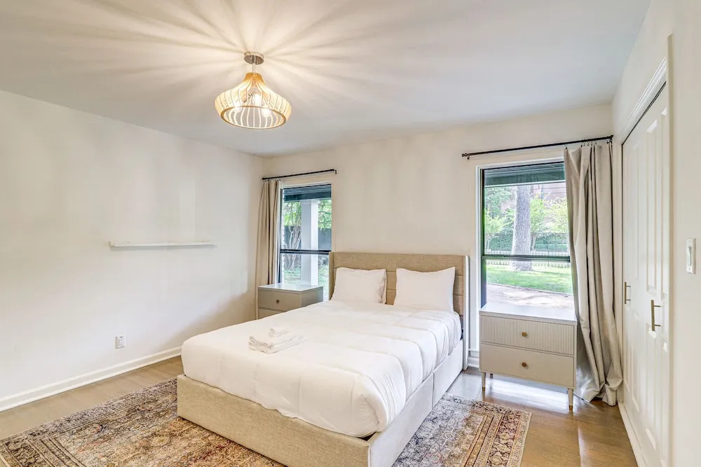 Spacious Houston Home w/ Pool - Near The Galleria!