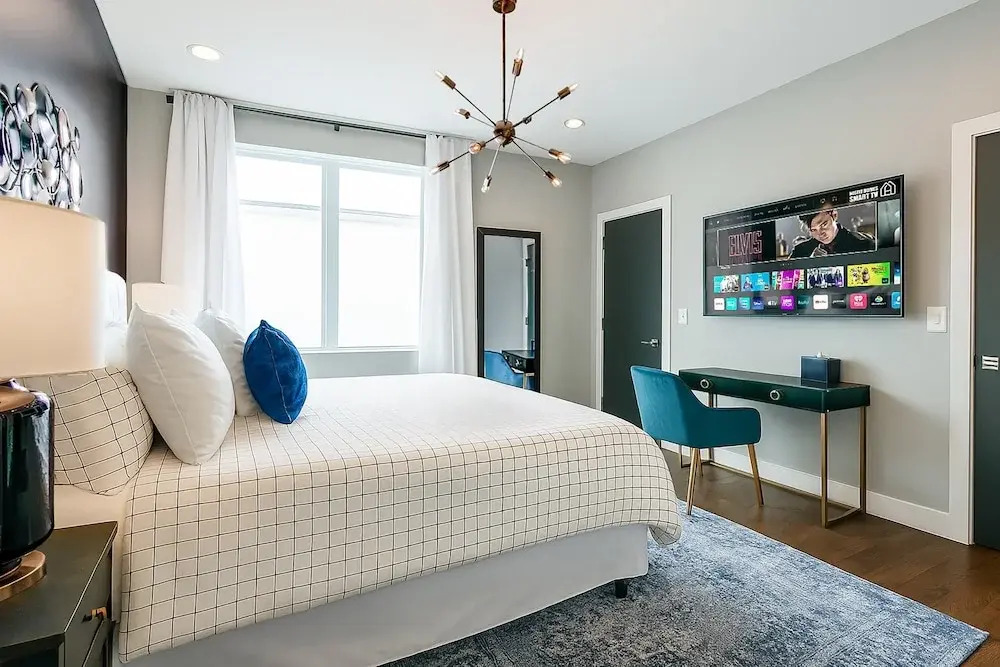 Elvis-themed 13 Beds Rooftop City Views