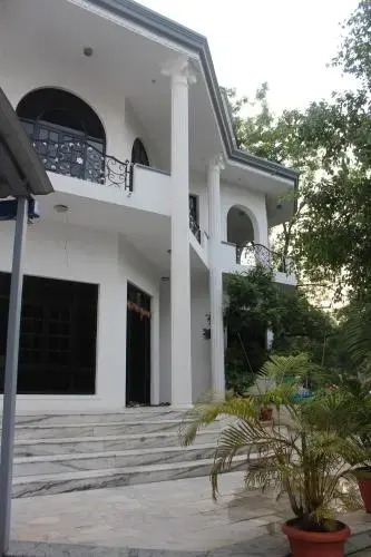 Elysium Inn
