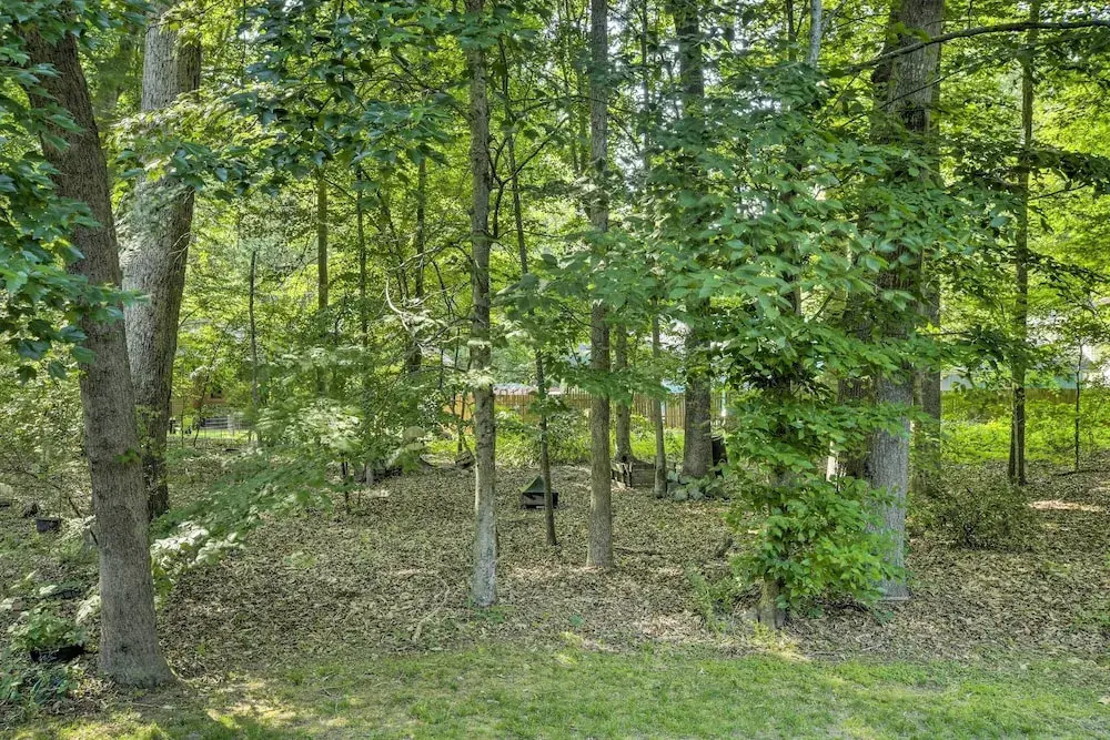 Tree-lined Durham Townhome: Close to Parks!