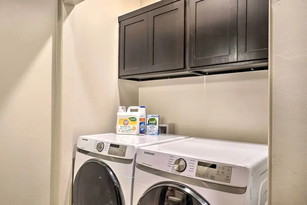 Spacious El Paso Apt, 6 Mi to Downtown!