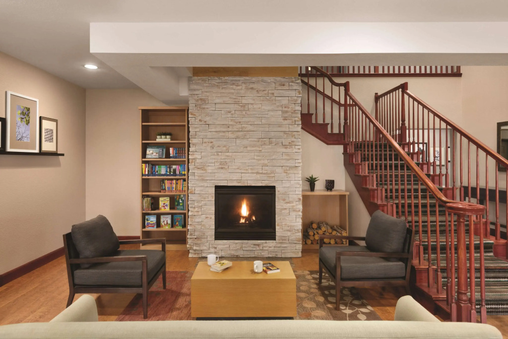 Country Inn & Suites by Radisson, Willmar, MN