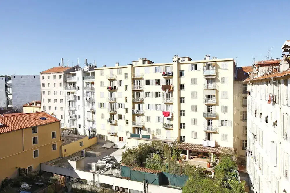 Grand Studio 30m² En Centre-Ville À Nice