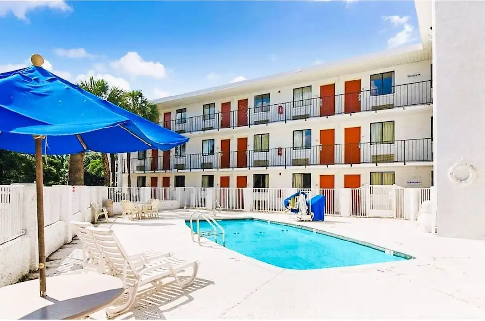 Motel 6 Mobile North