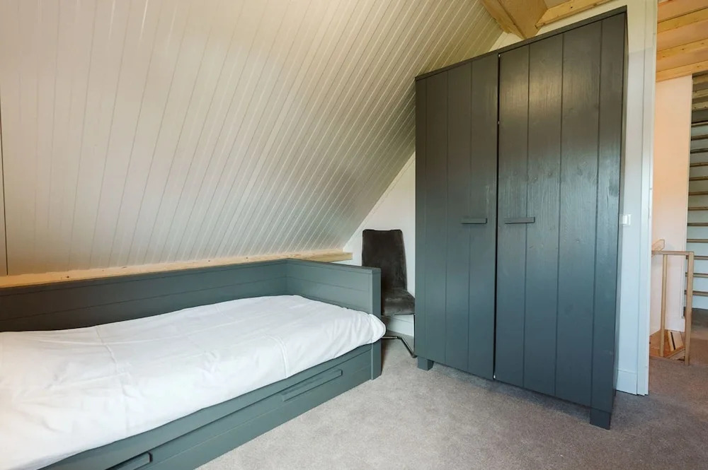 Large, Elegantly Furnished Holiday Home With Lots of Privacy on a Family Park