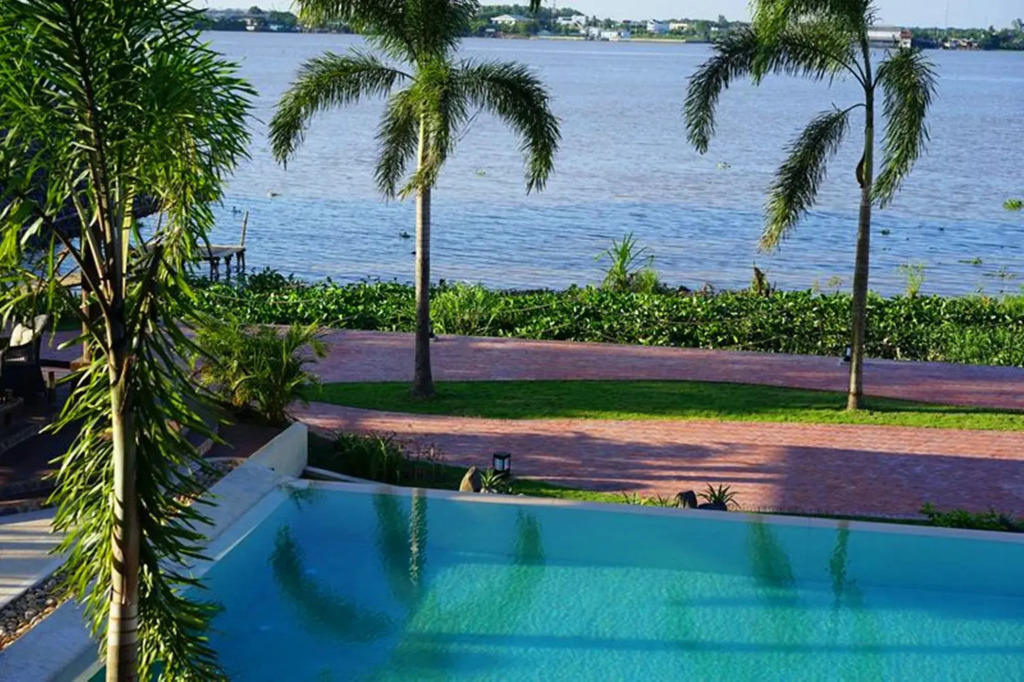 The Island Lodge