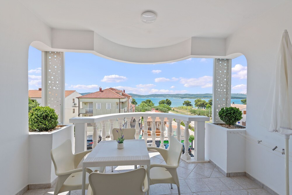 Superior Apartment Tania 6