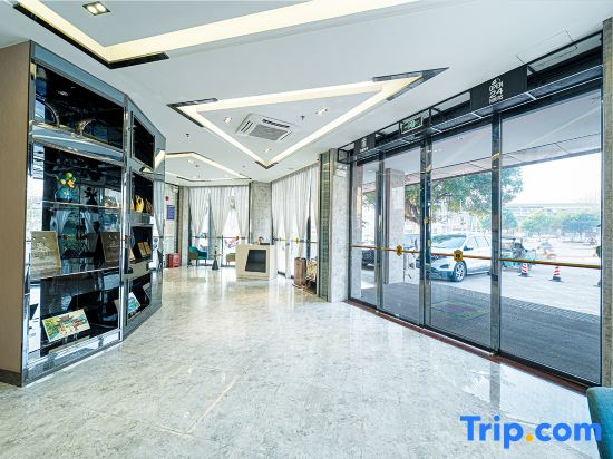Super 8 Hotel (Yizhou Hechi University & Bus Terminal Branch)