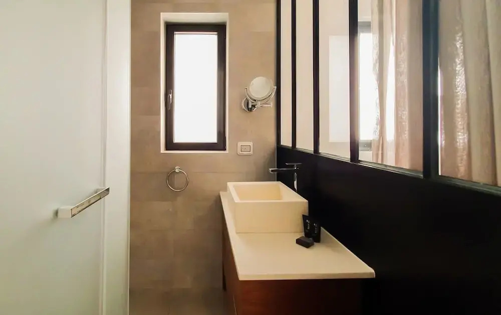 Exclusive 3BDR Near Rothschild TL40