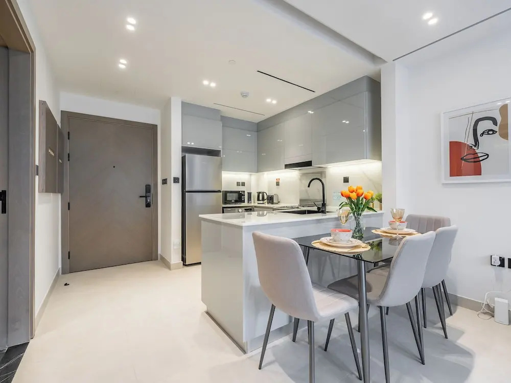 Jaw-Dropping Canal Views From This Stylish Condo