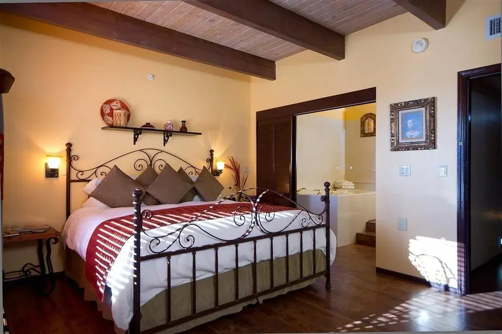 The Joy Sedona - Bed & Breakfast and Luxury Creekside Cabins