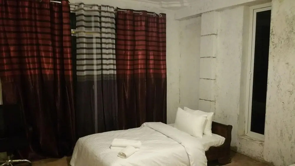 Engowood Hills Palace