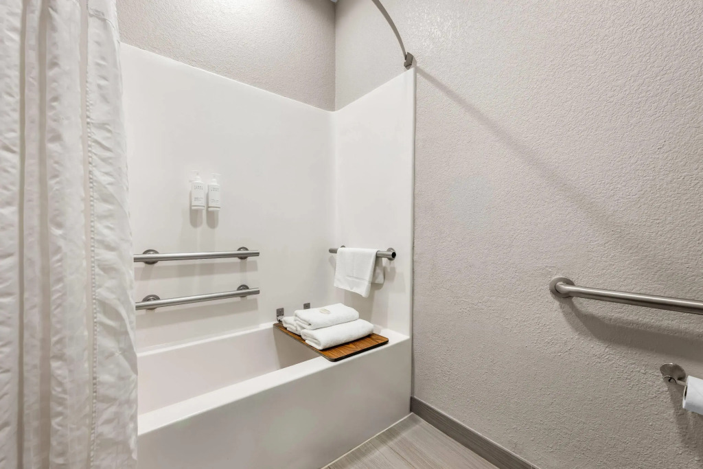 Days Inn by Wyndham near Kansas Speedway