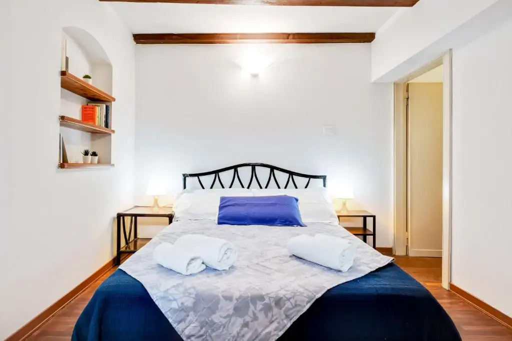 Tra le Due Torri e Piazza Santo Stefano Apartment