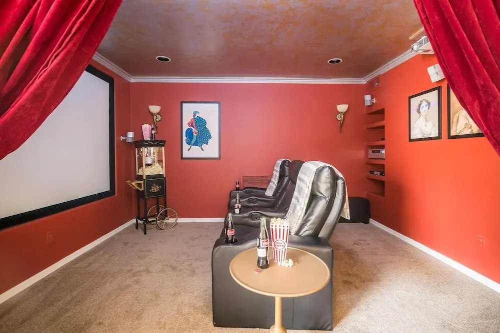 Sandstone by AvantStay Spacious Desert Oasis w Pool BBall Crt Movie Room