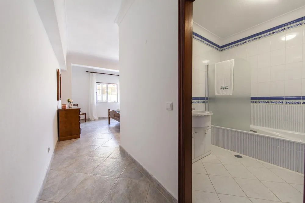 W 01 - Bedroom 1 in Topside Luz Guesthouse