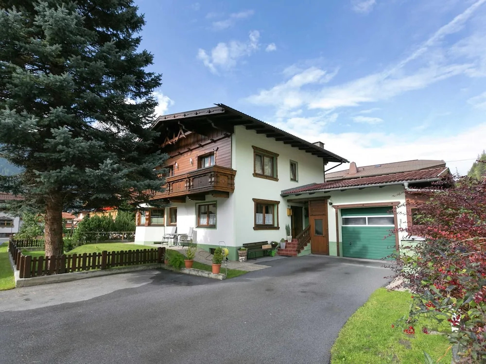 Apartment in Ski Paradise near Trails