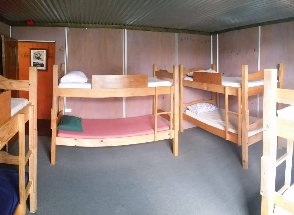 The Crossing Lodge & Backpackers