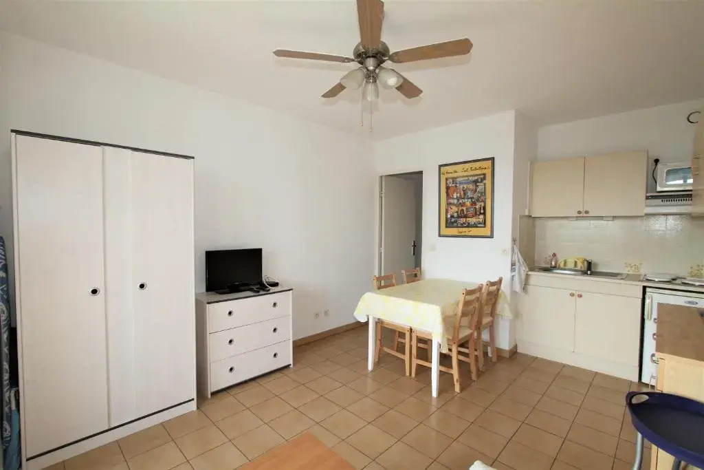 CAPESTANG - Studio cabine 4 pers proche de la plage et parking