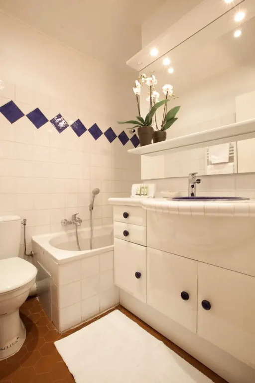 Prime Location for This 1 Bedroom Apartment Full of Charm in the Heart of the ol