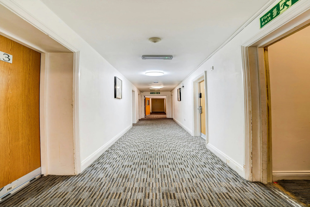 Belvilla Ilford Station Hotel, 4 min from Elizabeth line