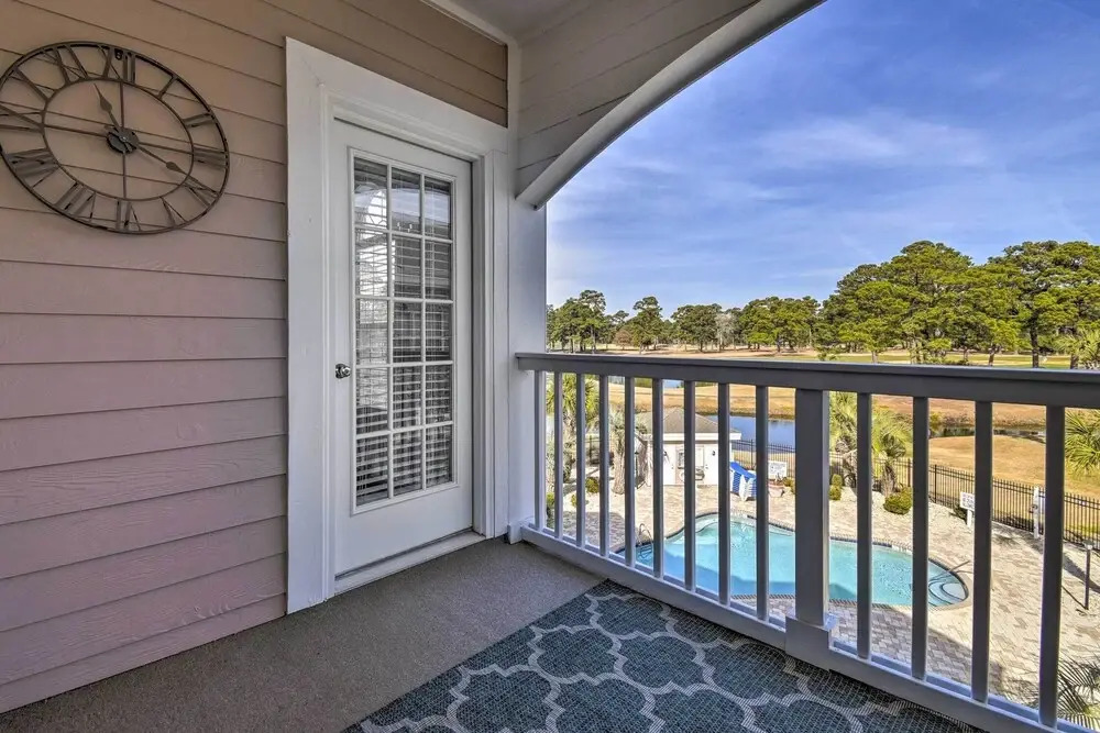 Myrtle Beach Condo: Golf Course + Pool View!