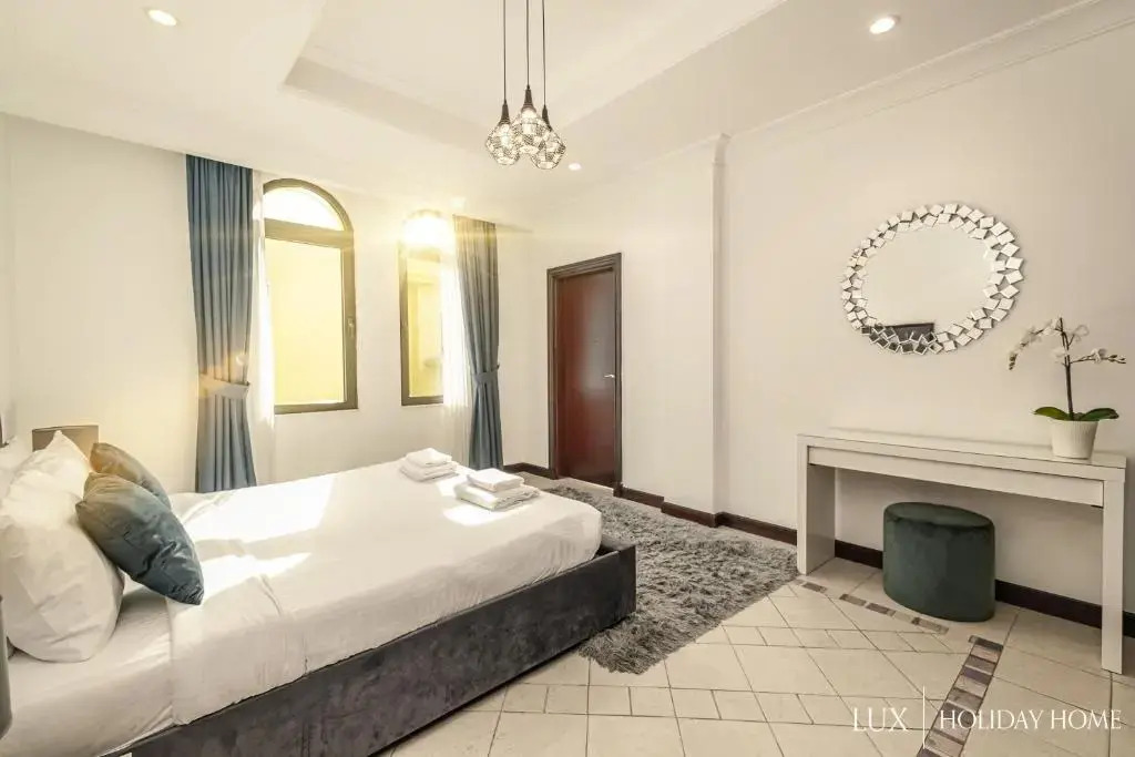 LUX - The Savoy Palm Villa