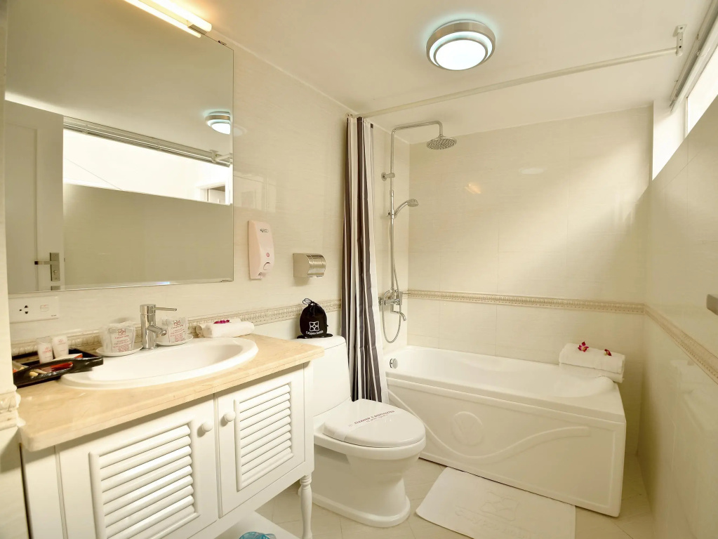 Calypso Grand Hotel