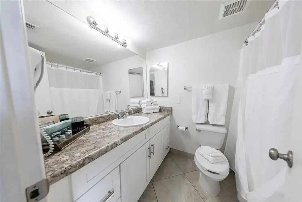 101 -Fully Furnished 1BR Suite-Prime Location! by RedAwning