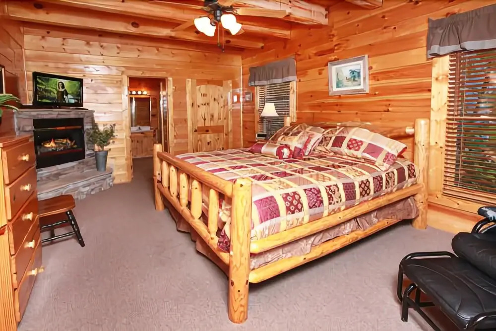 Hullabaloo - Four Bedroom Cabin