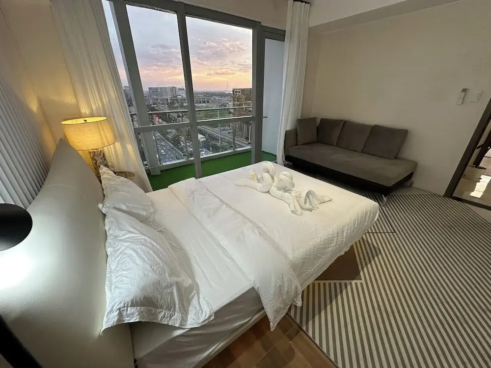 Luxury Penthouse & High-Floor Hotel near City of Dreams, Airport, Okada, and Solaire Casino